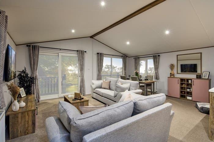 CAR0062828 - Luxury Lodge