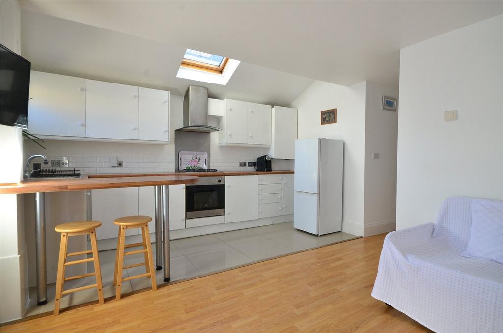 Lounge/Kitchen