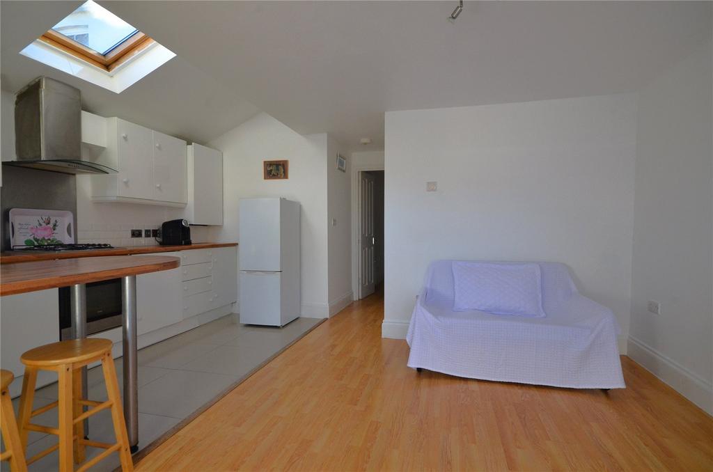 Lounge/Kitchen