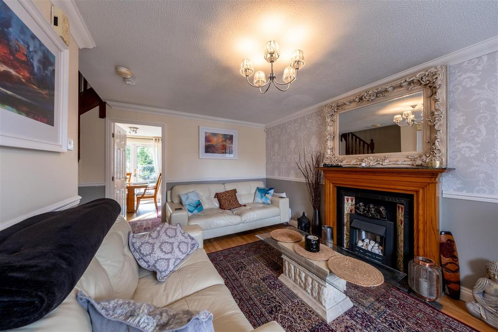 8 Gowy Court-008.jpg