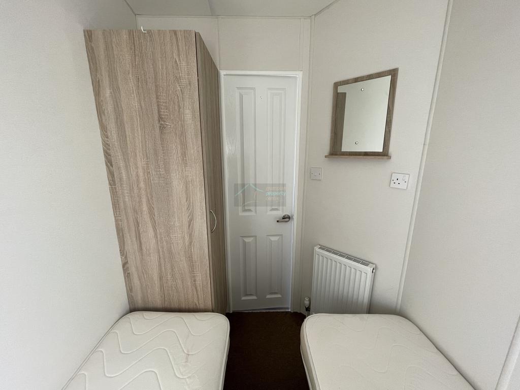 Twin Room b.JPG