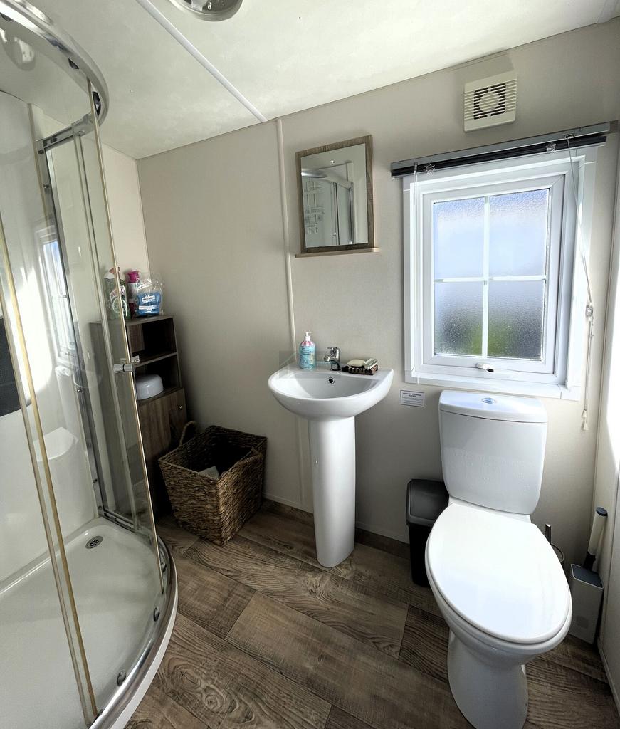 Shower Room.JPG