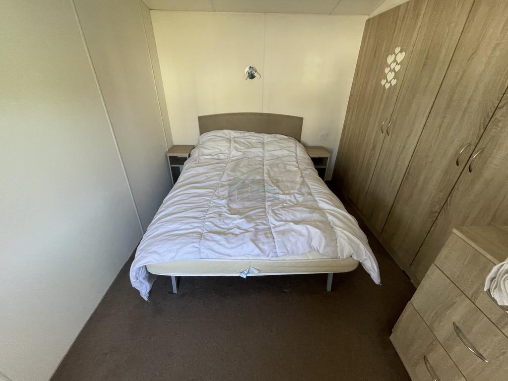 Master Bedroom a.JPG