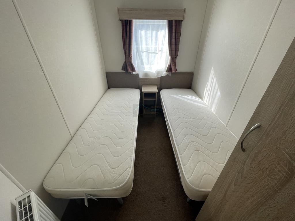 Twin Room a.JPG