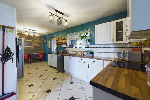 18 Bryn Rhos, Llanelli, SA14 8RB