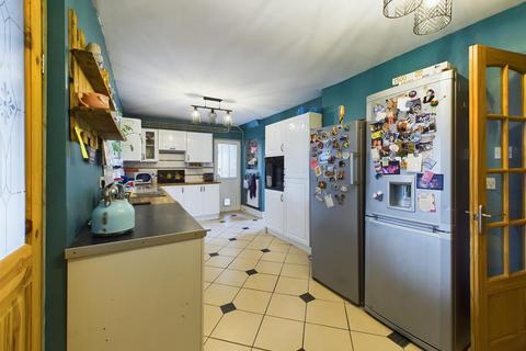 18 Bryn Rhos, Llanelli, SA14 8RB