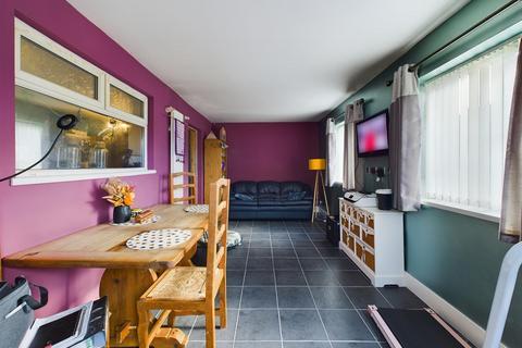 18 Bryn Rhos, Llanelli, SA14 8RB