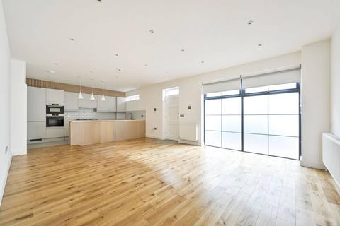 5 bedroom terraced house to rent, Old Manor Yard, Earls Court, London, SW5