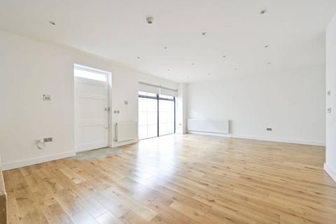 5 bedroom terraced house to rent, Old Manor Yard, Earls Court, London, SW5