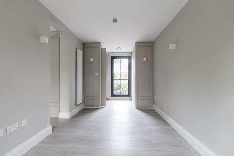 Studio to rent, at North, Flat 27, 97 Russell Road N13