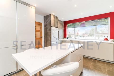 undefined, Hadley Highstone, Barnet EN5