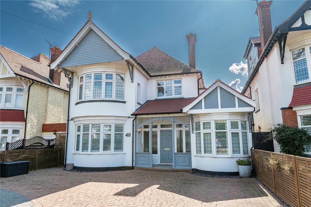 The Broadway, Thorpe Bay, Essex, SS1 4 bed detached house for sale - £ ...