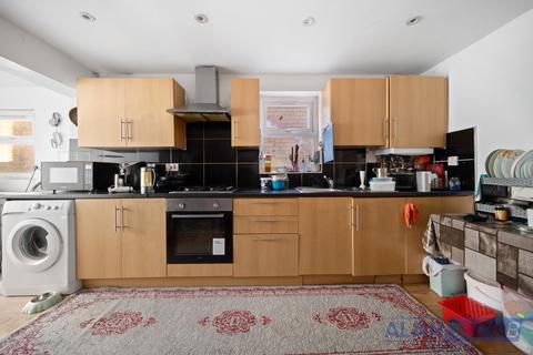 18 Mortimer Road, London, E6 3QW