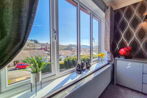 29 Bracken Close, Springhead, Oldham, OL4 4PB