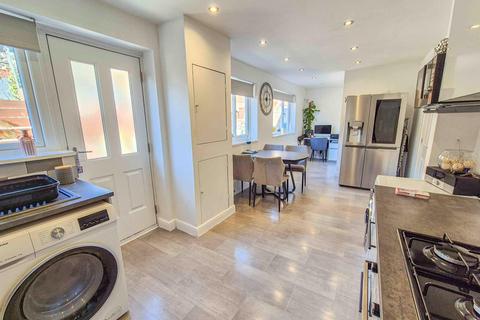 29 Bracken Close, Springhead, Oldham, OL4 4PB