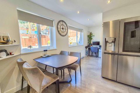 29 Bracken Close, Springhead, Oldham, OL4 4PB