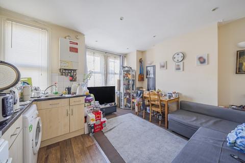 2 bedroom apartment to rent, Beaconsfield Road London NW10