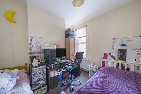 2 bedroom apartment to rent, Beaconsfield Road London NW10