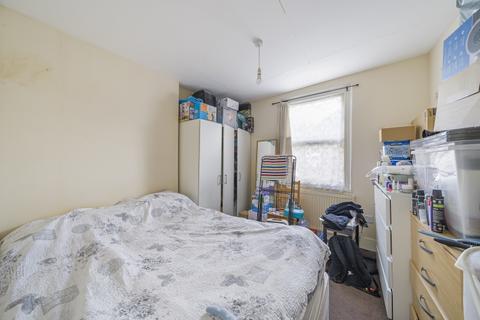 2 bedroom apartment to rent, Beaconsfield Road London NW10
