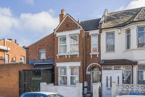 2 bedroom apartment to rent, Beaconsfield Road London NW10