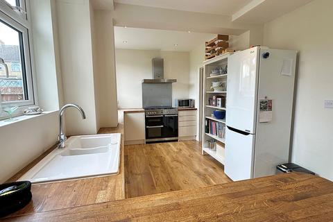 24 Lynton Avenue, Northampton, NN2 8LX