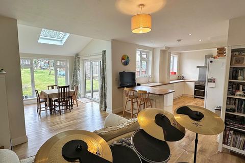 24 Lynton Avenue, Northampton, NN2 8LX