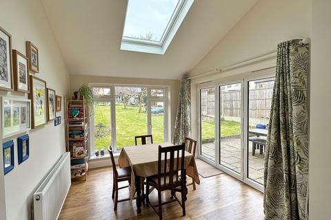 24 Lynton Avenue, Northampton, NN2 8LX