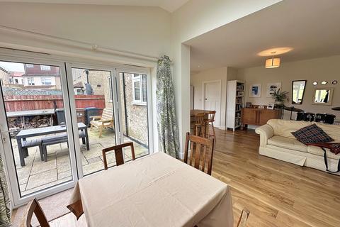 24 Lynton Avenue, Northampton, NN2 8LX