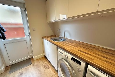 24 Lynton Avenue, Northampton, NN2 8LX