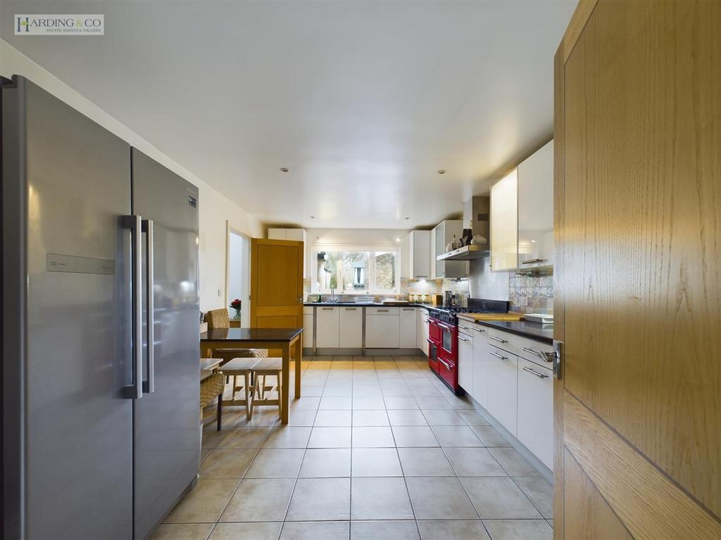 Kitchen .4.jpg