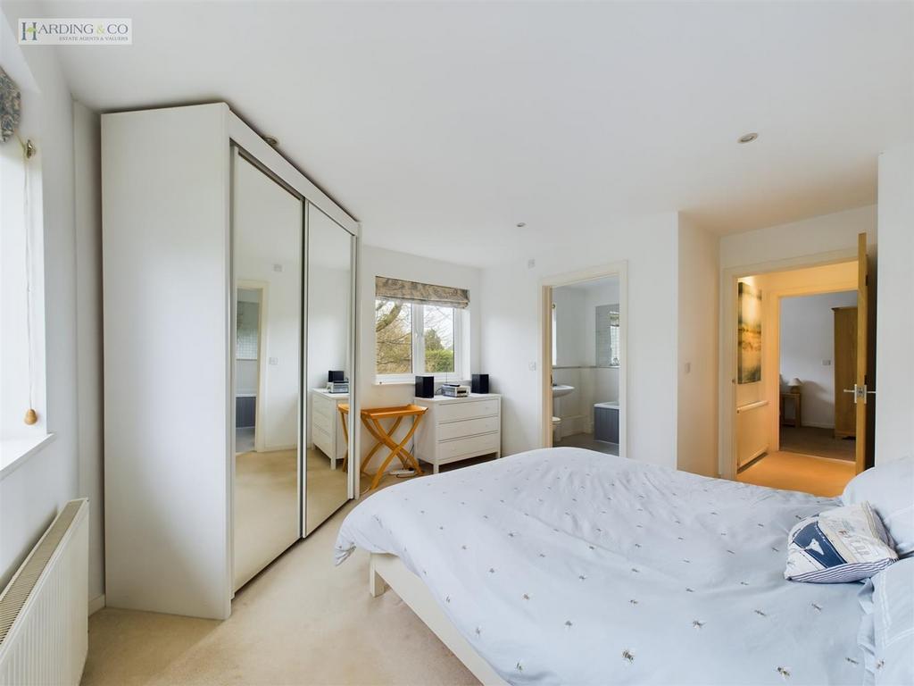 Bedroom 1 .2.jpg