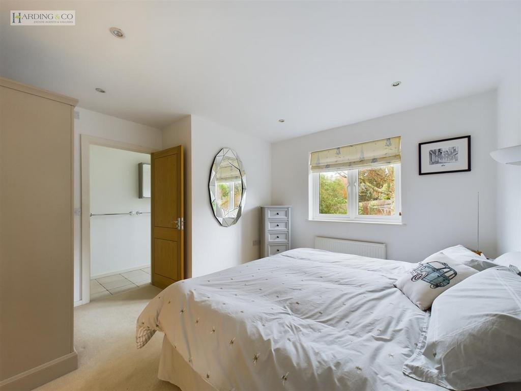 Bedroom 2 .2.jpg