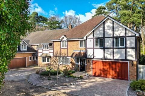 6 bedroom detached house for sale, Dundaff Close, Surrey GU15