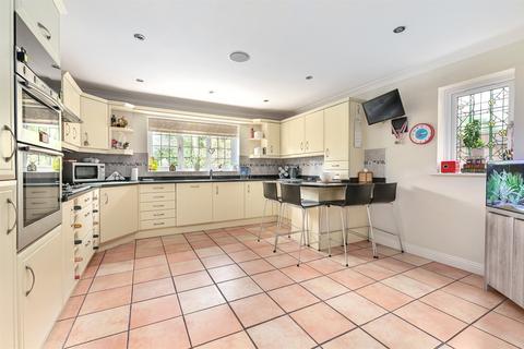 6 bedroom detached house for sale, Dundaff Close, Surrey GU15