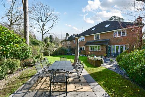 6 bedroom detached house for sale, Dundaff Close, Surrey GU15
