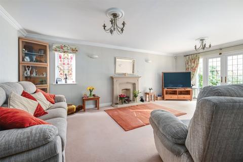 6 bedroom detached house for sale, Dundaff Close, Surrey GU15