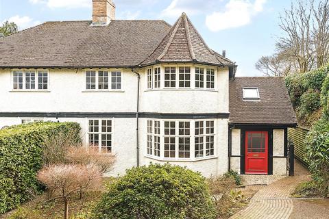 9 Museum Hill, Haslemere, GU27 2JR