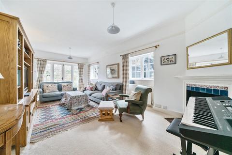 9 Museum Hill, Haslemere, GU27 2JR