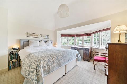 9 Museum Hill, Haslemere, GU27 2JR