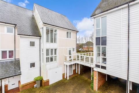13 Edgar Close, Kings Hill, West Malling, ME19 4JE