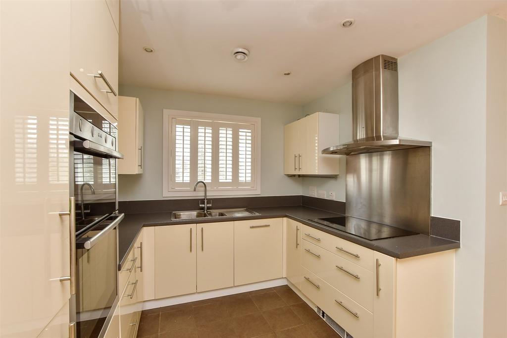 Kitchen/ Diner/ Lounge