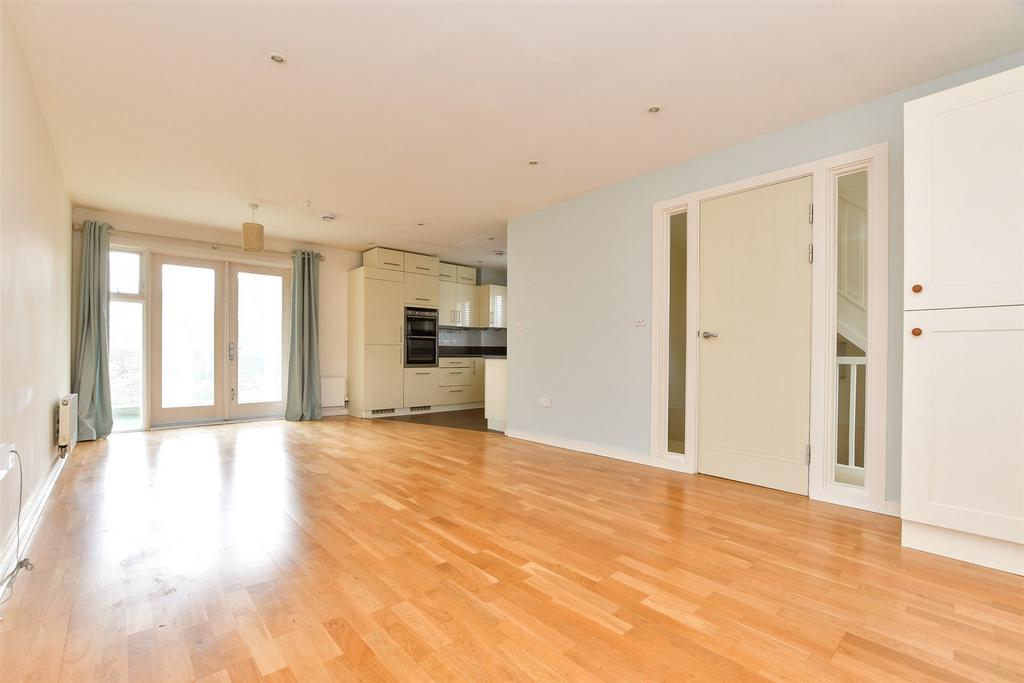 Kitchen/ Diner/ Lounge