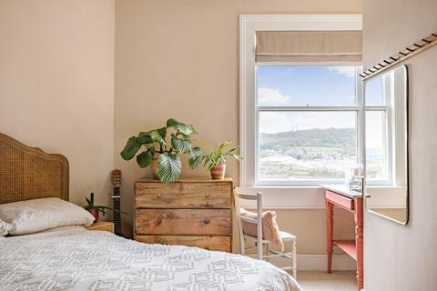 Flat 3, 1 Belgrave Crescent, Bath, BA1 5JU