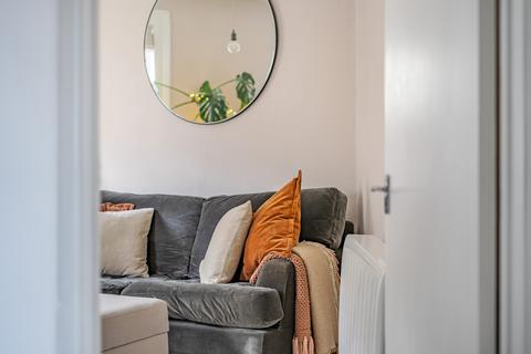 Flat 3, 1 Belgrave Crescent, Bath, BA1 5JU
