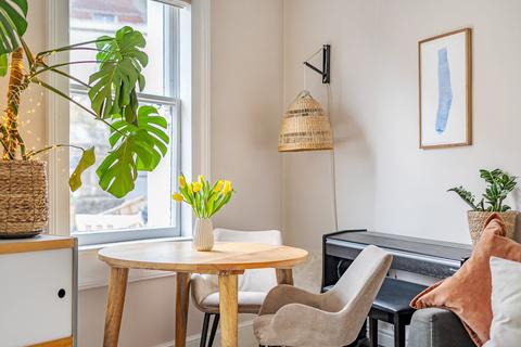 Flat 3, 1 Belgrave Crescent, Bath, BA1 5JU