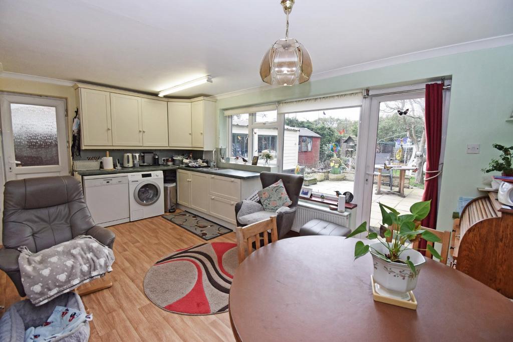 Kitchen/Dining