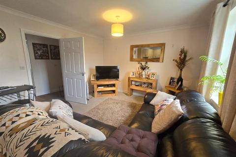 2 bedroom flat for sale, Fairby Close, Devon EX16