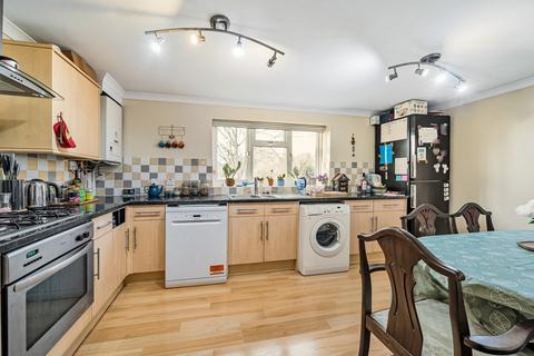 2 bedroom flat for sale, London Road, Holybourne, Alton, Hampshire, GU34