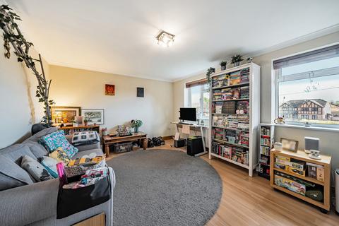 2 bedroom flat for sale, London Road, Holybourne, Alton, Hampshire, GU34