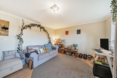 2 bedroom flat for sale, London Road, Holybourne, Alton, Hampshire, GU34